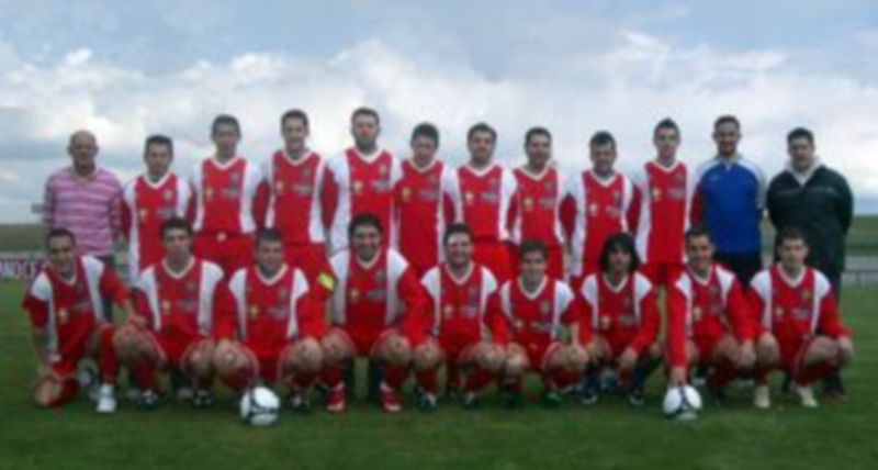 Plantilla del Turégano que ha quedado campeón de Liga en la primera provincial de fútbol. /EL ADELANTADO