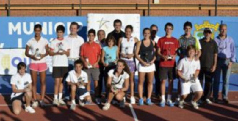 Foto de familia con los ganadores de las diferentes categorías. / Pedro L. Merino