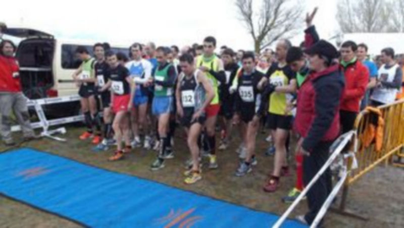 Momento previo a la salida de una edición anterior de la Carrera Pedestre Popular Carralagunas de Cantalejo. / El Adelantado