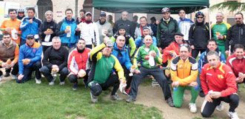 Varios participantes de la novena edición de la Ruta del Torto de Cantimpalos. / L. Matarranz