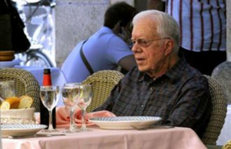 Jimmy Carter ha disfrutado de un almuerzo junto al Acueducto./ JUAN MARTÍN