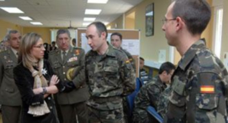 La ministra asistió a un ejercicio práctico de tiro en la Academia de Artillería./JUAN MARTÍN