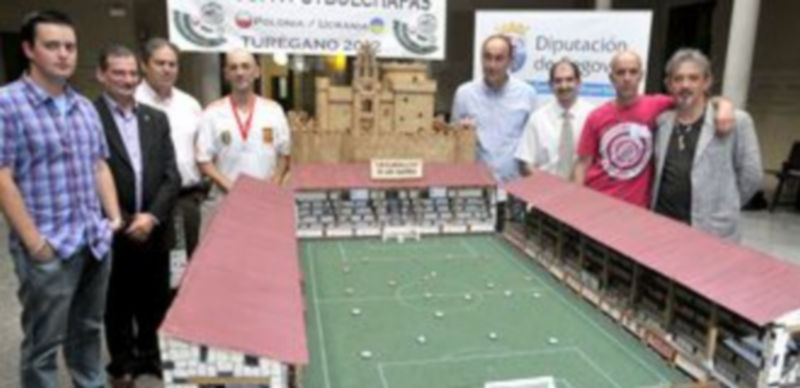 Instante de la presentación de la Eurocopa de Fútbol Chapas de Turégano. / A. BENAVENTE