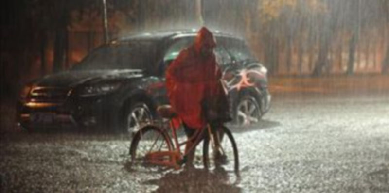 Una de las calles inundades de la ciudad de Shenayng (China)