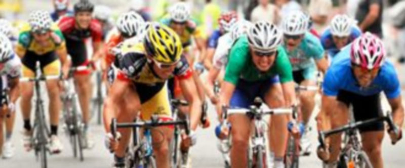 El sprint lanzado en una de las etapas de la pasada vuelta a Segovia./ Kamarero