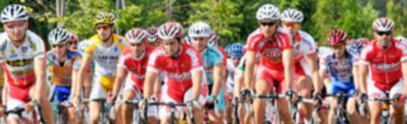 Algunos de los ciclistas participantes a la salida de La Granja. / Kamarero