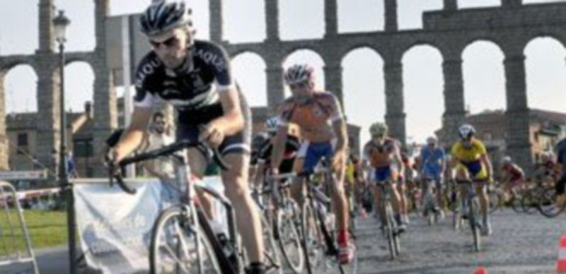 Imagen de una salida de una prueba bajo los arcos del Acueducto./ kamarero