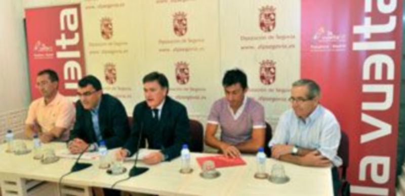 Momento de la presentación en el Salón del Trono de la Diputación de Segovia./ KAMARERO