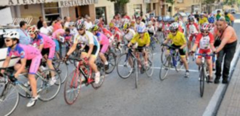 Instante de la salida de una de las pruebas del Trofeo José Luis de Santos para escuelas desde el paseo Ezequiel González. / Kamarero