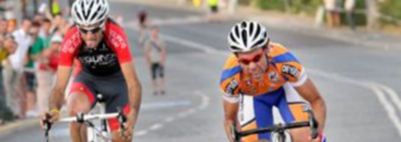 Jonathan González (derecha)