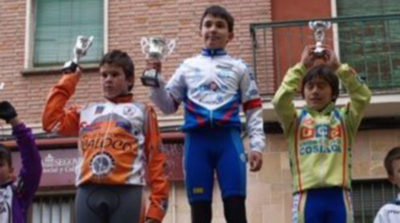 Uno de los pódiums del Trofeo Ciclista celebrado el sábado. / El Adelantado.