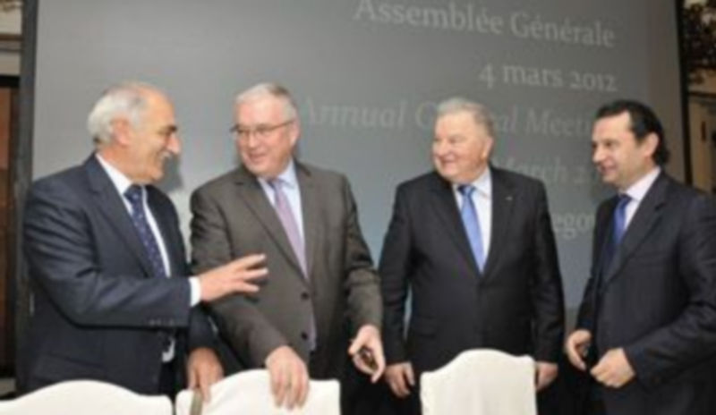 De izquierda a derecha