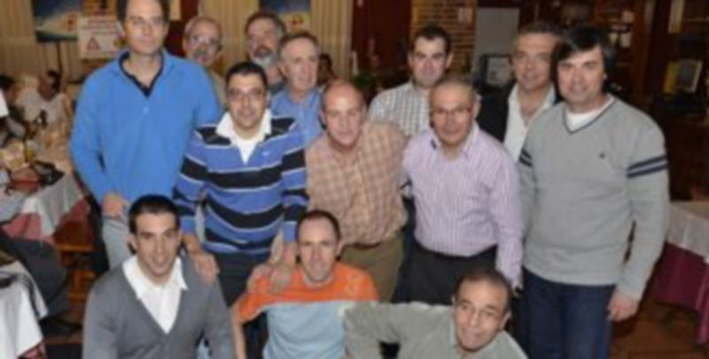 Los participantes en las marchas ciclistas junto a los responsables del club. / P. L. M.