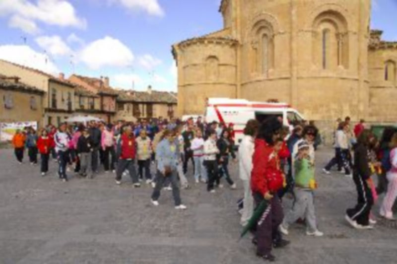 La caminata se desarrolló en un ambiente festivo y popular./PEÑALOSA