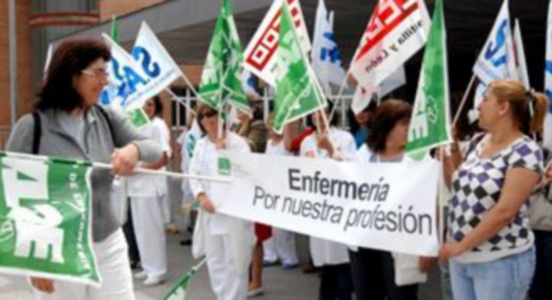 Potesta de los sindicatos a las puertas del Hospital General./A. BENAVENTE