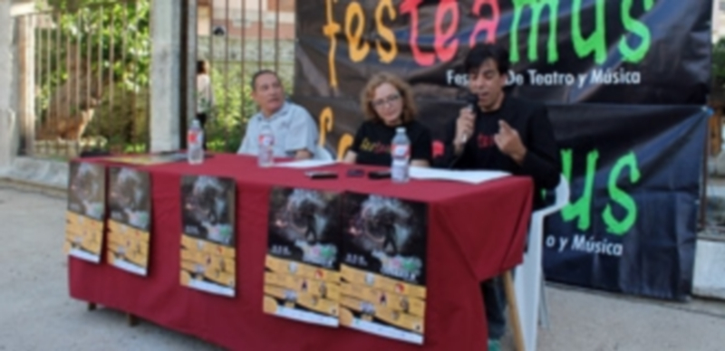 Julio Michel junto a los organizadores de ‘Festeamus’