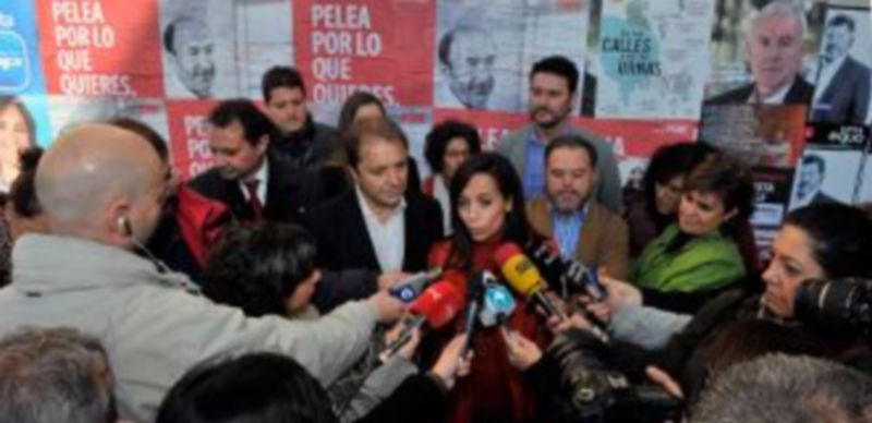Un momento de la visita que realizó Corredor con los candidatos socialistas. / KAMARERO