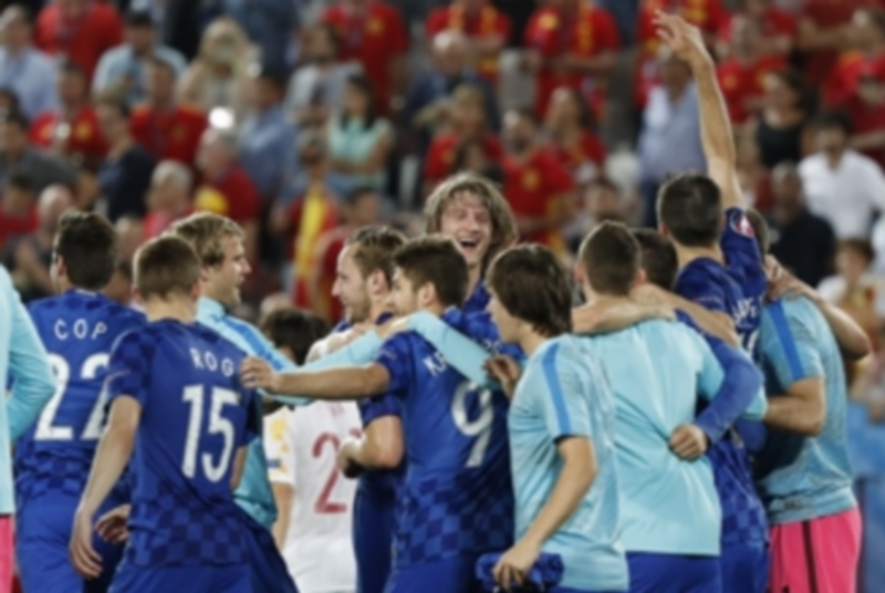 Los jugadores de la selección de Croacia celebran su victoria ante el combinado español. / EFE