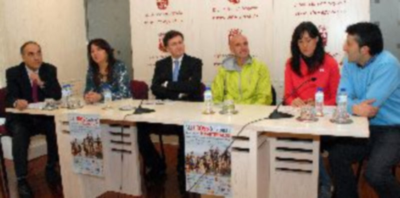 Un superviviente de 41 años 8 La mesa presidencial de la presentación del Cross de Cantimpalos