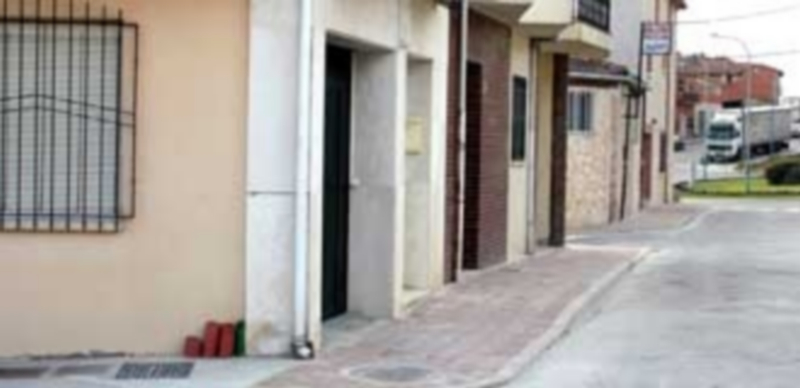 La calle Puerto Rico cuenta ahora con aceras de metro y medio y pasos de cebra visibles. / Chantal Núñez