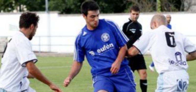 Imagen del partido que el Cuéllar disputó frente a la Segoviana. / Gabriel Gómez