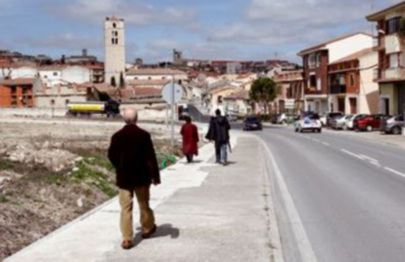 En el acceso desde Arévalo se acondicionarán los recorridos peatonales./Gabriel Gómez
