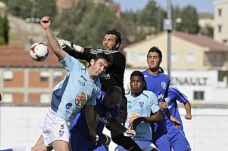 La efectividad y los galones ganaron el derbi 1 El portero cuellarano