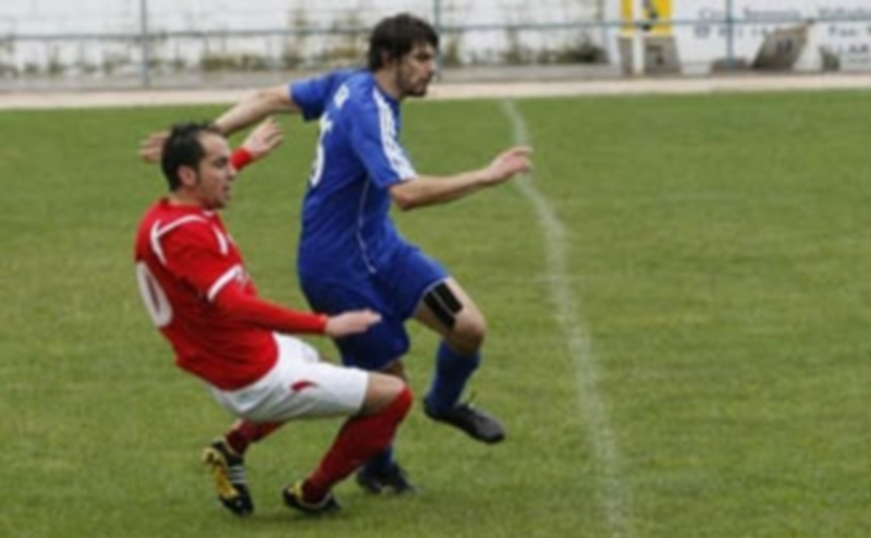 La gota que colmó la paciencia cuellarana 1 Jugada de un encuentro anterior del Cuéllar en Santa Clara. / Pedro Arranz