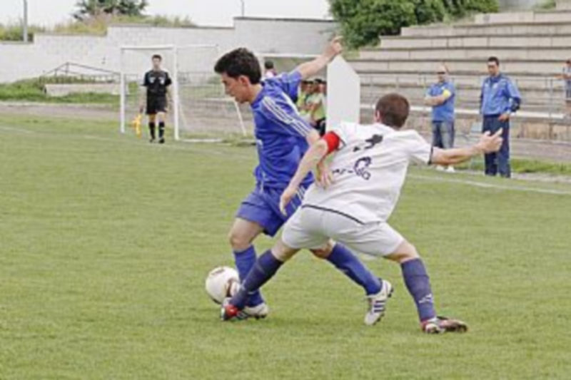 Imagen de un encuentro anterior del Cuéllar en el campo de Santa Clara. / Gabriel Gómez.