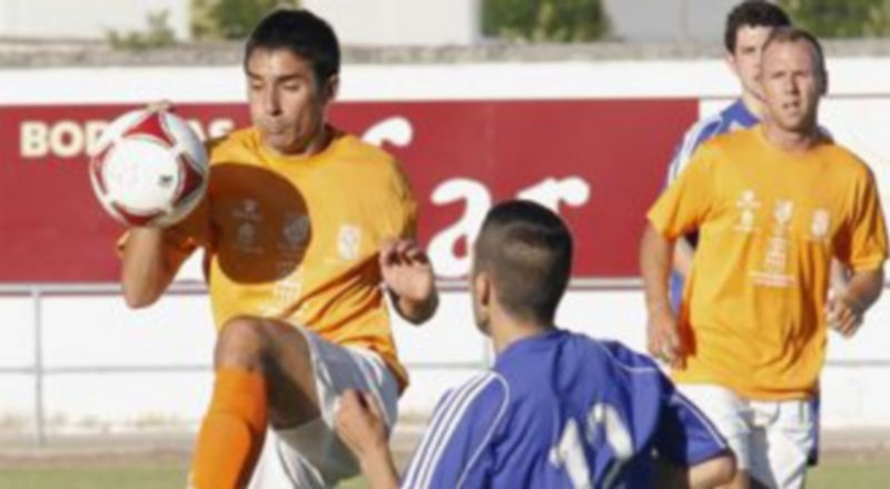 Jugada del encuentro amistoso de ayer entre el Cuéllar Electricidad Eufón y el Unami