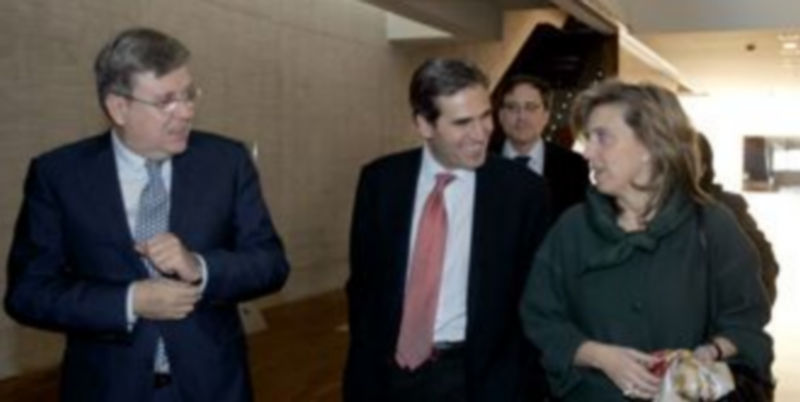 La consejera de Cultura y Turismo comparece ante la Comisión de para presentar el Presupuesto. Junto a ella