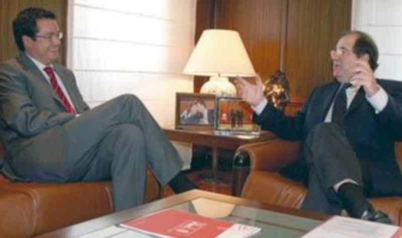 Óscar López (i) y Juan Vicente Herrera se reunieron durante hora y media. / Ical