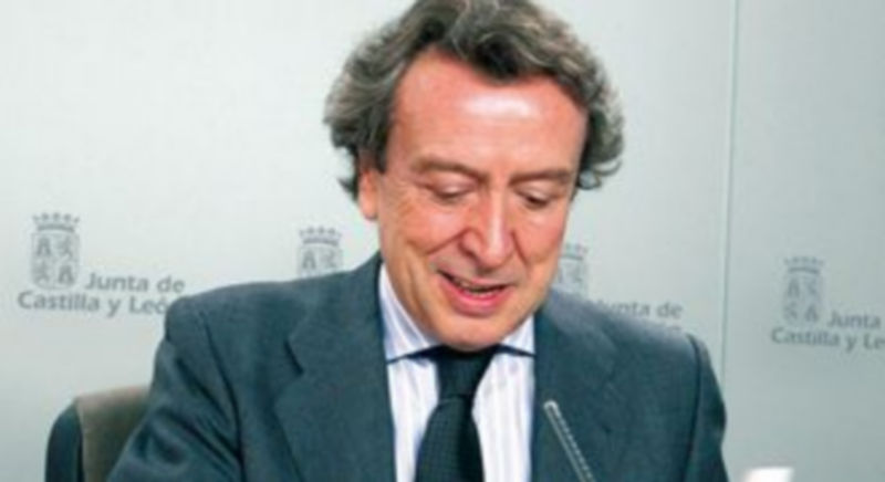 José Antonio de Santiago-Juárez explica los acuerdos del Consejo de Gobierno de la Junta. / Ical