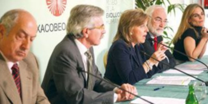 La consejera María José Salgueiro (c) intervino ante un centenar de ‘tour operadores’ internacionales. / Ical