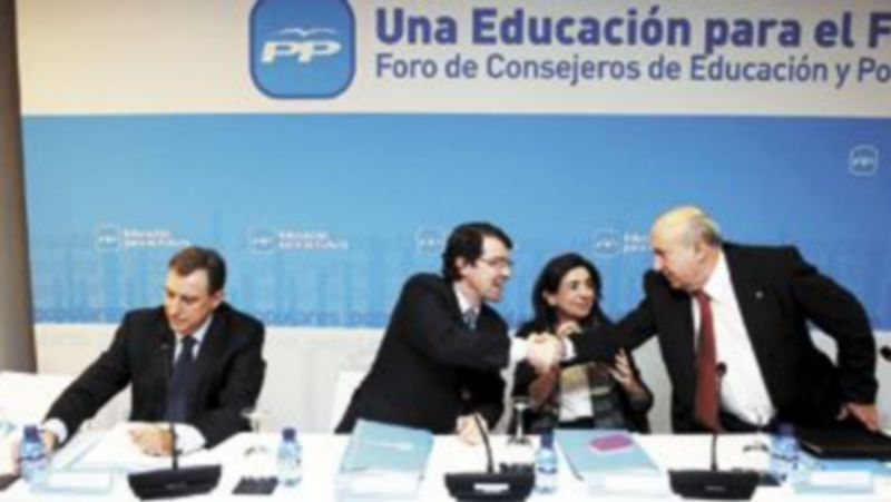 (De i. a d.) Juan José Mateos