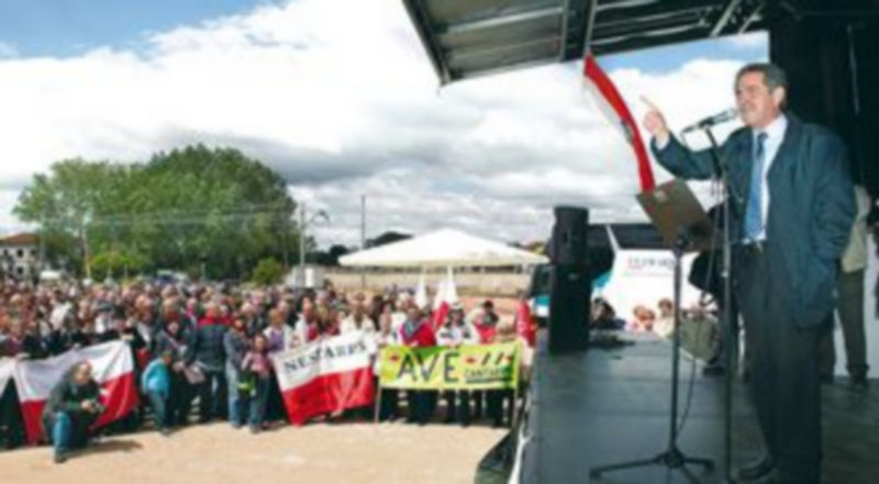 Miguel Ángel Revilla se mostró duro y defendió la apuesta firme por la línea de alta velocidad a través de Palencia. / Ical