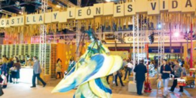 Las actuaciones son una de las bazas clave del expositor de la Junta de Castilla y León en la Feria Internacional de Turismo de Madrid. / Ical