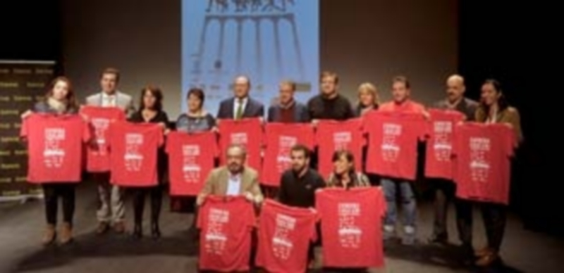 Foto de familia de los participantes en el acto de presentación de la Carrera Fin de Año