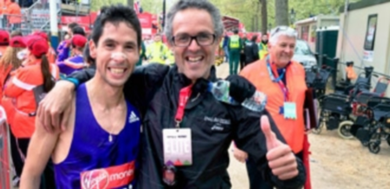 Javi Guerra junto a Antonio Serrano después de conseguir una extraordinaria marca en la maratón de Londres. / El Adelantado