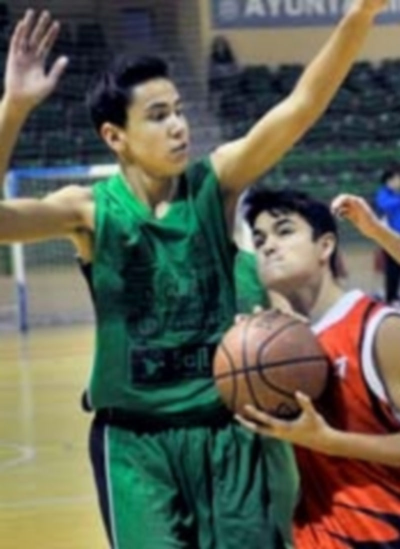 Jugada de un partido de la anterior edición del Torneo ‘Ciudad de Segovia’. / K.