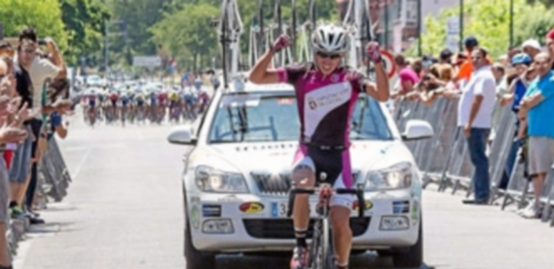 El momento de la llegada del segoviano Ignacio Piquero en la Vuelta Ciclista Ciudad de Valladolid. / El Adelantado