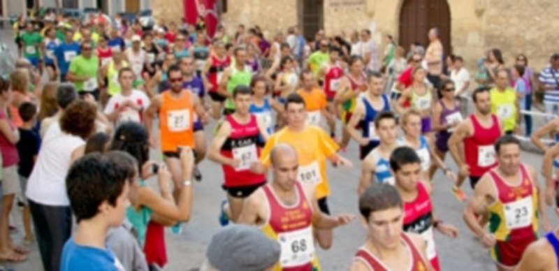 Salida de los atletas que tomaron parte en la Legua de Carbonero El Mayor. / El Adelantado