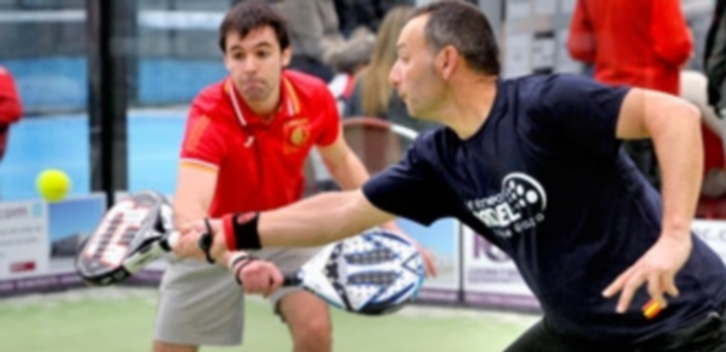 Imagen de un partido de pádel disputado en las instalaciones de Padelzone. / Kamarero