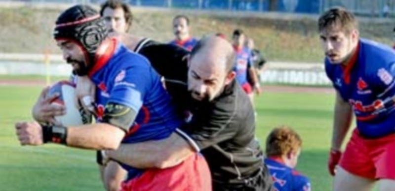 Jugada del encuentro de Copa de Madrid entre el Big Mat Tabanera Lobos y el Club Atlético de Rugby. / RAC Lobos
