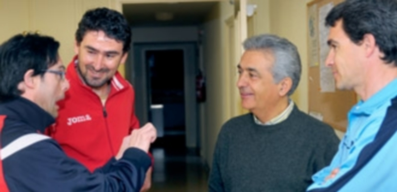 Daniel Ibañes sonríe en su conversación con Juan