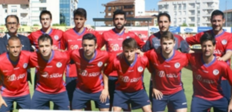 Equipo del CD Calahorra que disputó la última jornada de Liga en su campo de La Plantilla. / Félix Domínguez