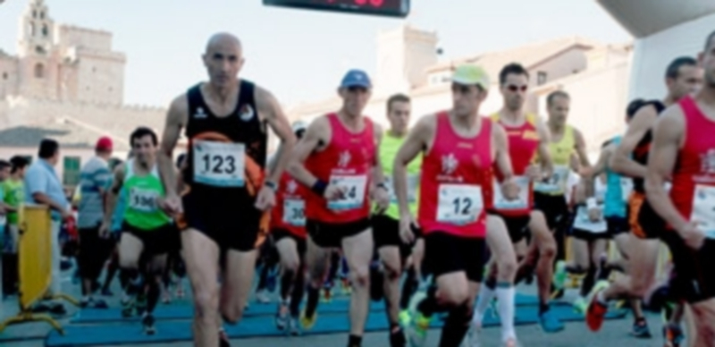 Momento de la salida de la carrera pedestre ‘Villa de Turégano’ de la edición del 2013. / El Adelantado