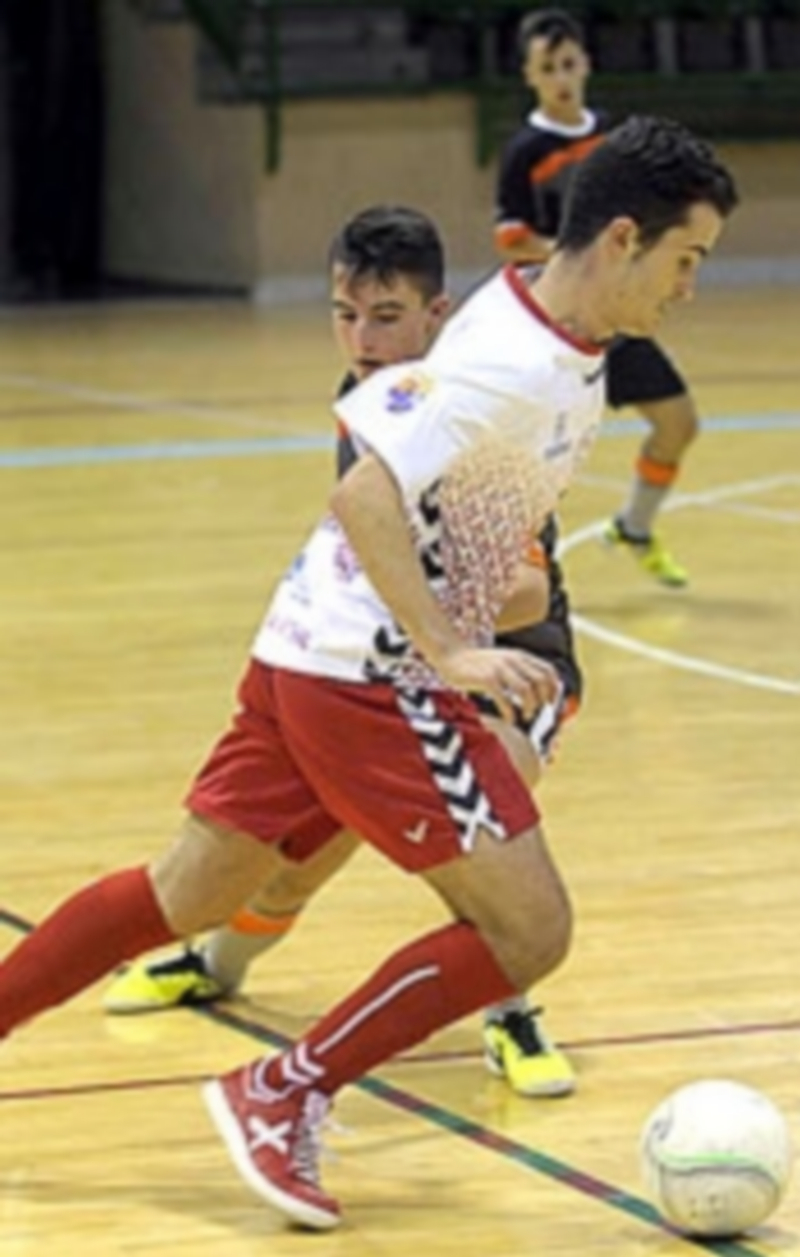 El Naturpellet sigue líder a seis puntos del Eufón Cuéllar con un partido menos 1 Partido entre el Naturpellet y el Segosala Transportes Ramos. / KAMARERO