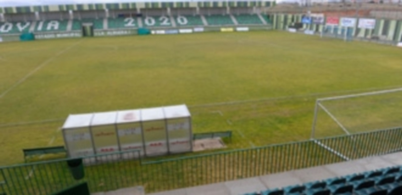 Imagen parcial del campo de La Albuera desde la tribuna. / Kamarero