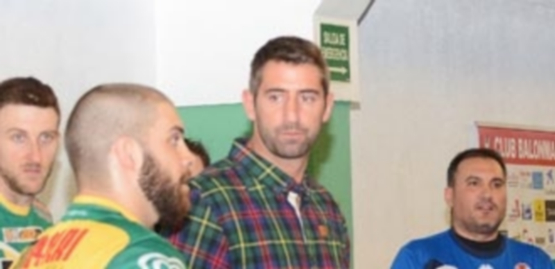 Perales mira a Llopis mientras éste realiza una observación. / AMADOR MARUGÁN